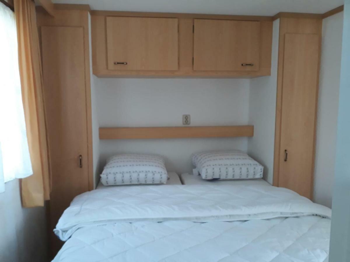 Chalet Van Minicamping De Braamhof Коудекерке Екстериор снимка